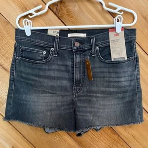 NWT Levi’s Black HIGH RISE WOMEN'S SHORTS Sz 31